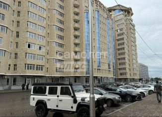 Продаю 3-ком. квартиру, 95 м2, Чечня, улица Хамзата У. Орзамиева, 38