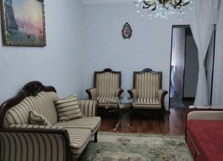 Сдается 2-ком. квартира, 70 м2, Грозный, улица Хамзата У. Орзамиева, 17