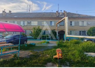 Продам трехкомнатную квартиру, 56.9 м2, село Еманжелинка, Октябрьская улица, 9