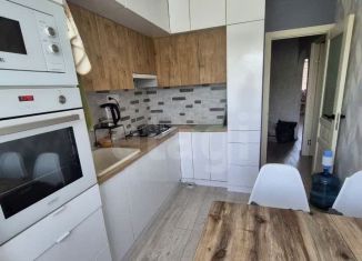 Продаю 2-ком. квартиру, 50 м2, Шебекино, улица Дзержинского, 13