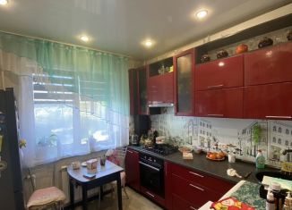 Продаю 2-ком. квартиру, 52 м2, Кыштым, улица Бажова, 1