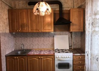 Сдаю двухкомнатную квартиру, 50 м2, Тихорецк, улица Чапаева, 1Г