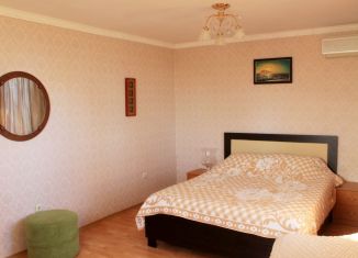 2-комнатная квартира в аренду, 60 м2, Алупка, улица Ленина, 35