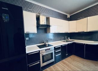 Сдаю в аренду 2-ком. квартиру, 80 м2, Татарстан, улица Сибгата Хакима, 60