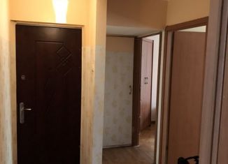 Сдается в аренду 3-ком. квартира, 55 м2, Алупка, улица Василия Сурикова, 16