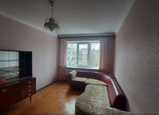 Сдается в аренду двухкомнатная квартира, 45 м2, Ставрополь, улица Мира, 143, микрорайон № 7