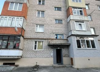 Сдача в аренду 2-комнатной квартиры, 52.2 м2, Карачаевск, улица Курджиева, 2Б