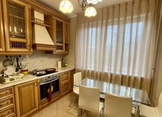 Сдается 3-ком. квартира, 70 м2, Люберцы, улица Черёмухина, 14