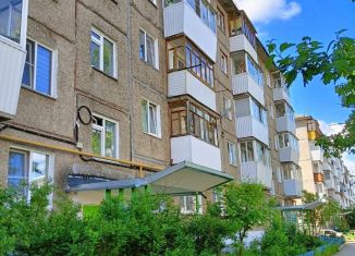 Продается 2-комнатная квартира, 47 м2, Златоуст, проспект имени Ю.А. Гагарина, 6-я линия, 5
