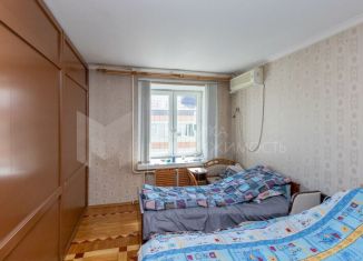 Продаю двухкомнатную квартиру, 72 м2, Тюменская область, Ялуторовская улица, 27