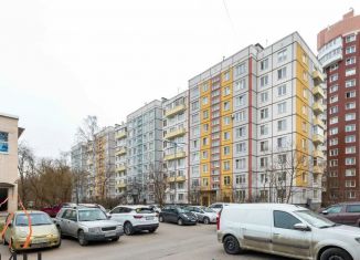 Продается 2-комнатная квартира, 50.3 м2, Санкт-Петербург, улица Вавиловых, 13к2, метро Академическая