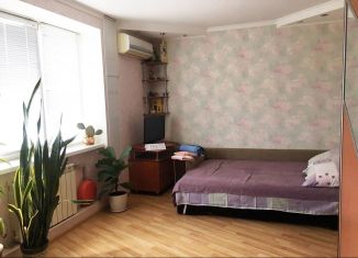 Сдам однокомнатную квартиру, 40 м2, Феодосия, улица Чкалова, 64