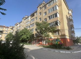 Продам 3-комнатную квартиру, 90 м2, Калмыкия, улица Юрия Клыкова, 81Б