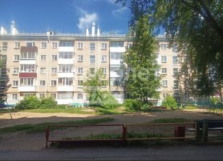 Продается 2-комнатная квартира, 42 м2, Краснокамск, улица Чапаева, 47
