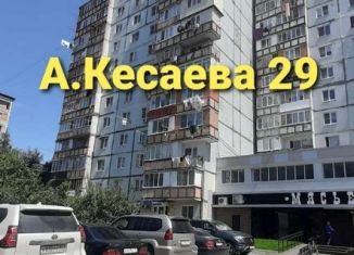 Продаю трехкомнатную квартиру, 65 м2, Владикавказ, улица Астана Кесаева, 29, 9-й микрорайон
