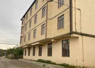 Продам 1-ком. квартиру, 40 м2, Буйнакск, улица Имама Гази-Магомеда, 7/7