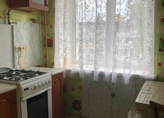 Сдается в аренду однокомнатная квартира, 32 м2, Боровичи, улица Анатолия Кокорина