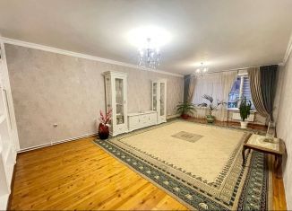 Продам 4-комнатную квартиру, 125 м2, Махачкала, улица Перова, 29А, Советский район