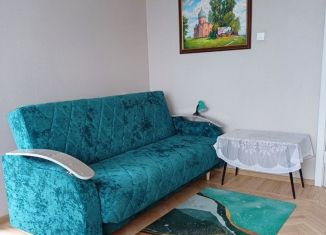 Сдаю 3-ком. квартиру, 80 м2, Великий Новгород, улица Черняховского, 44