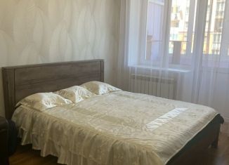 Сдаю в аренду 2-ком. квартиру, 75 м2, Владикавказ, Кырджалийская улица, 8/1, 32-й микрорайон