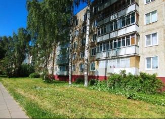 Продается 2-ком. квартира, 53.1 м2, Кировская область, улица Конституции, 2