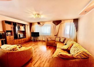 Продам 3-ком. квартиру, 110 м2, Казань, Гвардейская улица, 16Б