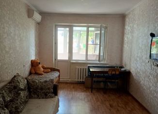 Трехкомнатная квартира в аренду, 66 м2, Калмыкия, 2-й микрорайон, 23