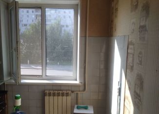 Продаю трехкомнатную квартиру, 63 м2, Псков, Коммунальная улица, 44