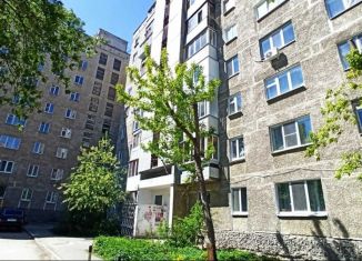 Продается трехкомнатная квартира, 80 м2, Екатеринбург, метро Уралмаш, улица Индустрии, 30