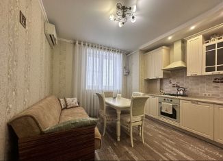 Сдается в аренду 1-ком. квартира, 50 м2, Крымск, улица Демьяна Бедного, 19Б