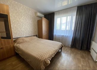 Сдаю 1-ком. квартиру, 36 м2, Волгоград, улица Кирова, 98Б, Кировский район