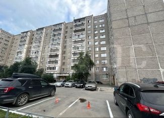 Сдача в аренду 3-ком. квартиры, 65 м2, Екатеринбург, Родонитовая улица, 23