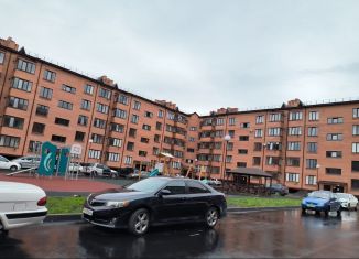 Продам 2-комнатную квартиру, 60 м2, Владикавказ, улица Курсантов-Кировцев, 29к1