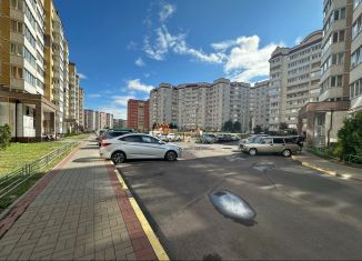 Продам 3-ком. квартиру, 81 м2, Курская область, улица Сентюрева, 17