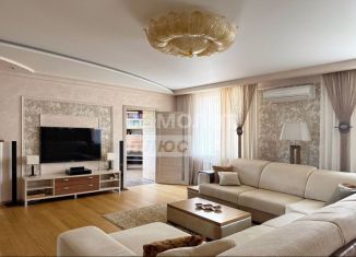 Продам 3-ком. квартиру, 99.6 м2, Киров, Успенская улица, 20