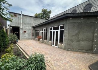 Сдается в аренду комната, 65 м2, Грозный, улица Нурсултана Абишевича Назарбаева, 72А