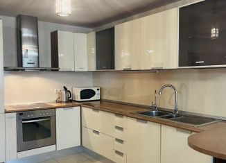 Сдам в аренду 3-ком. квартиру, 106 м2, Томск, улица Косарева, 33