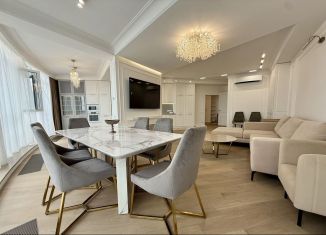 Сдам в аренду 4-комнатную квартиру, 165 м2, Сочи, улица Войкова, 21