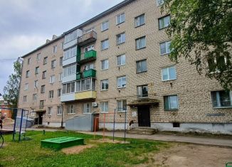 Продается двухкомнатная квартира, 42 м2, Великие Луки, улица Гастелло, 13
