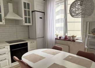 Сдам 1-комнатную квартиру, 50 м2, Нижний Новгород, улица Маршала Баграмяна, 1, метро Горьковская