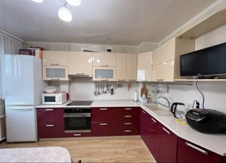 Продается двухкомнатная квартира, 61 м2, деревня Алексеевка, Центральная улица, 58/1