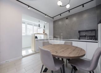 Продается 2-ком. квартира, 53.8 м2, Тюмень, улица Евгения Богдановича, 11/3