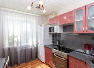 Трехкомнатная квартира на продажу, 64.7 м2, Тобольск, 4-й микрорайон, 15