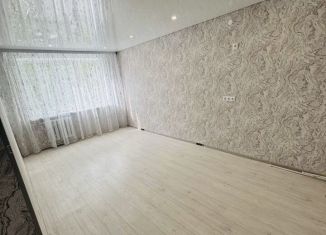 Продается двухкомнатная квартира, 53.6 м2, Тобольск, 10-й микрорайон, 16