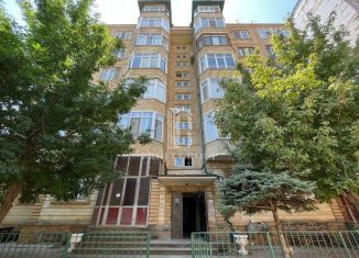 Продаю 2-комнатную квартиру, 80 м2, Махачкала, улица Абубакарова, 110А