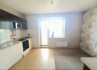 Продаю 2-ком. квартиру, 79.8 м2, Челябинск, улица Трашутина, 13