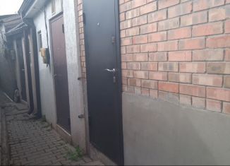 Продам 3-ком. квартиру, 37 м2, Ростов-на-Дону, улица 35-я Линия, 136
