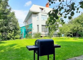 Продаю дом, 406.3 м2, посёлок Вёшки, улица Есенина, 1