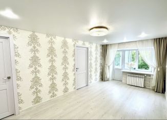 Продам 2-ком. квартиру, 44 м2, Челябинск, Центральный район, улица Энгельса, 32