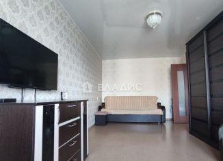 Продам 1-ком. квартиру, 36.6 м2, село Мариинский, Лазурная улица, 33